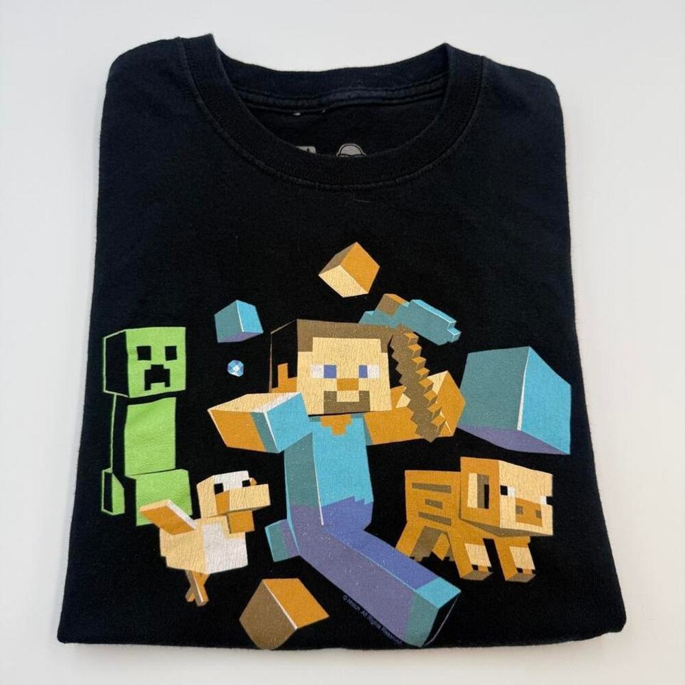Black Minecraft Jinx tee. tagged size small fits like XS
